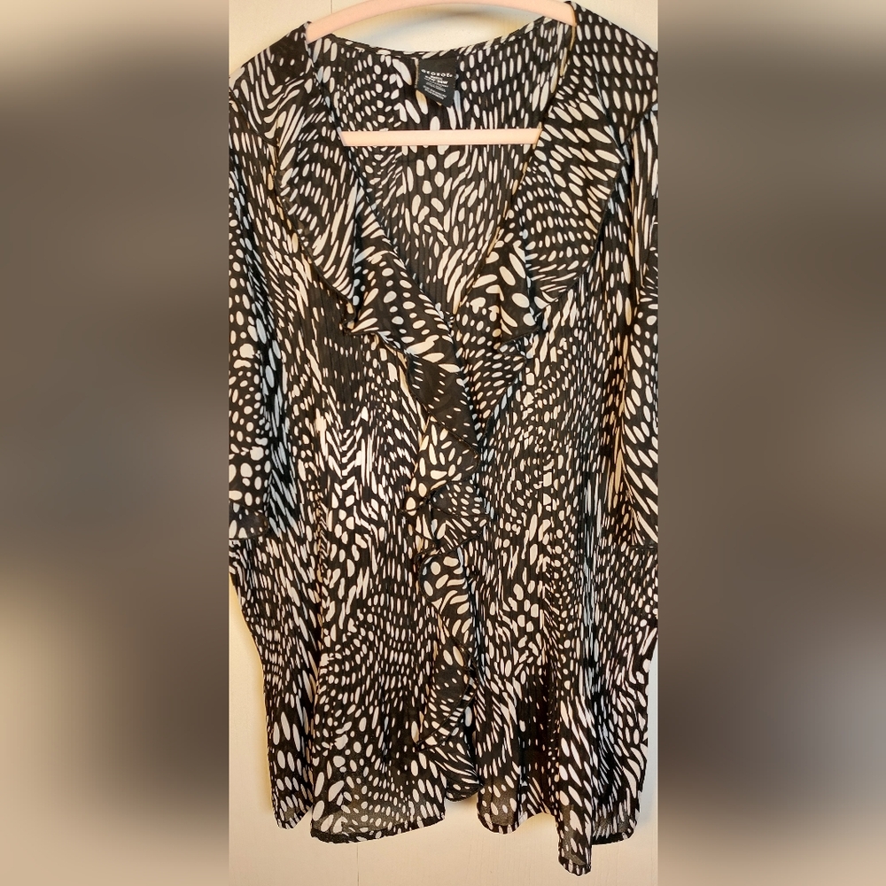George Black White Chiffon Blouse Size 22/24 Ruffled Neckline Flutter Sleeves - Picture 4 of 11